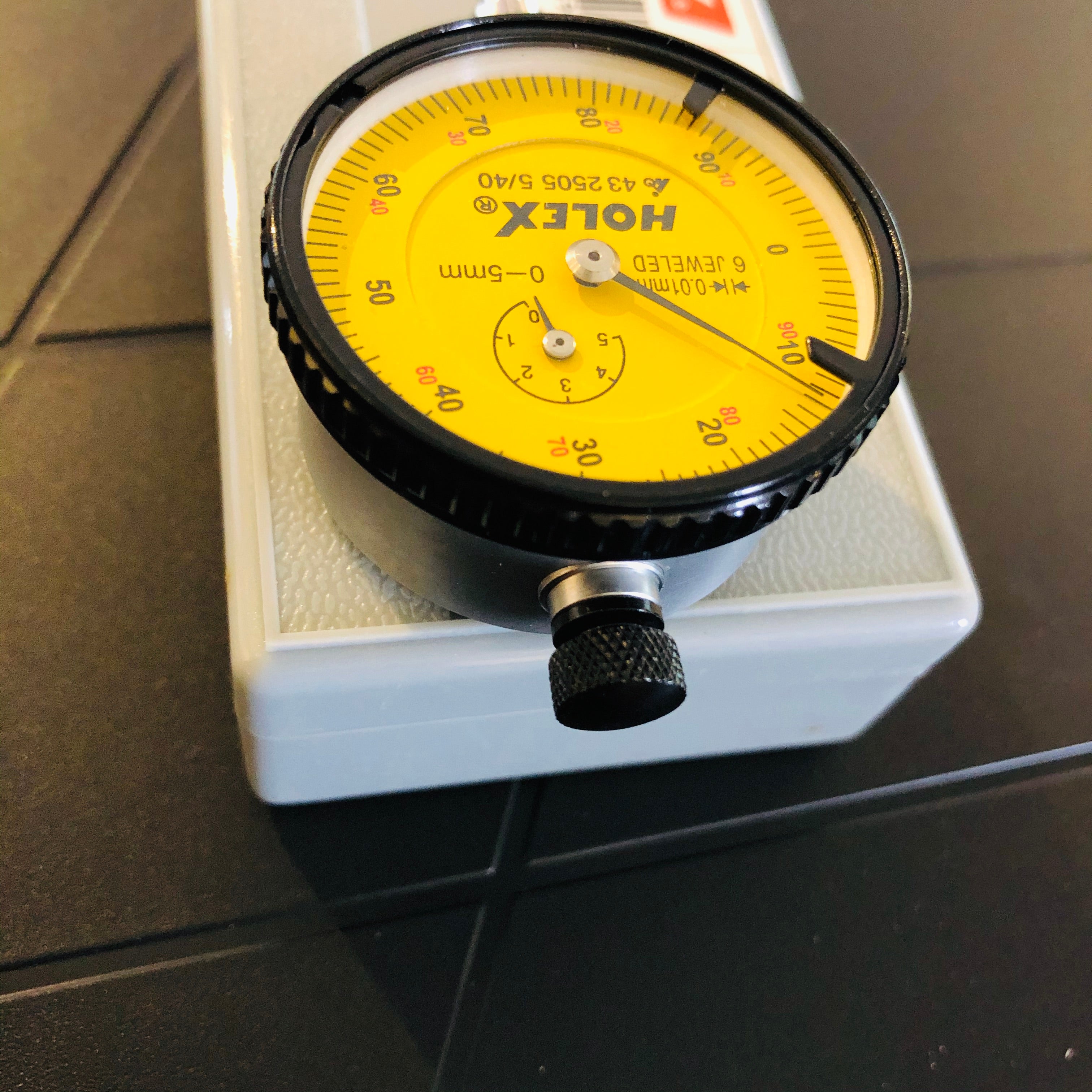 ĐỒNG HỒ SO CHÂN NHÚN CHỐNG VA ĐẬP 0.01 MM HOLEX 0-5MM ĐỒNG HỒ SO CHÂN NHÚN CHỐNG VA ĐẬP 0.01 MM HOLEX 0-5MM